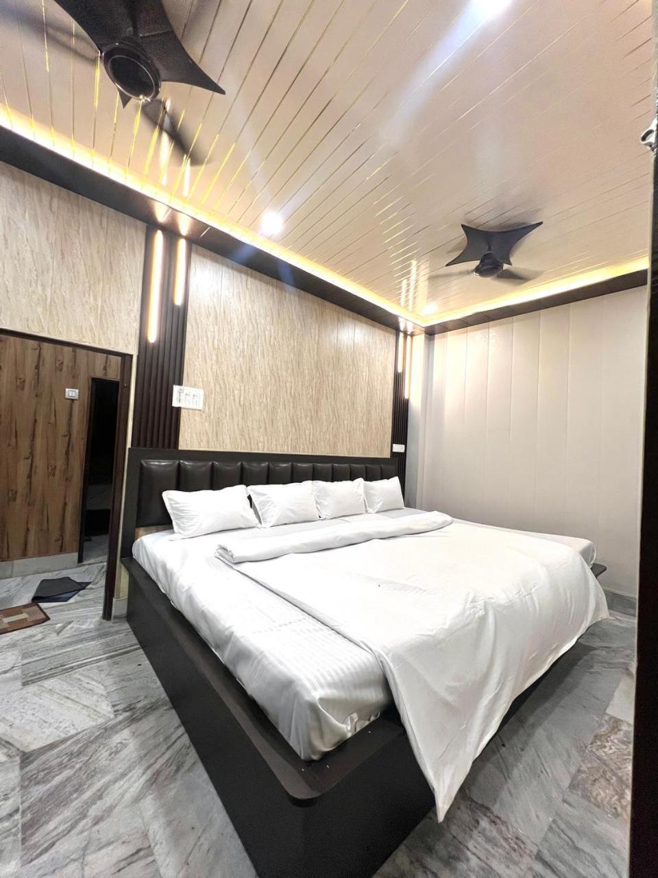 Durga P Guest House Near Harishchandra Ghat Varanasi Eksteriør billede