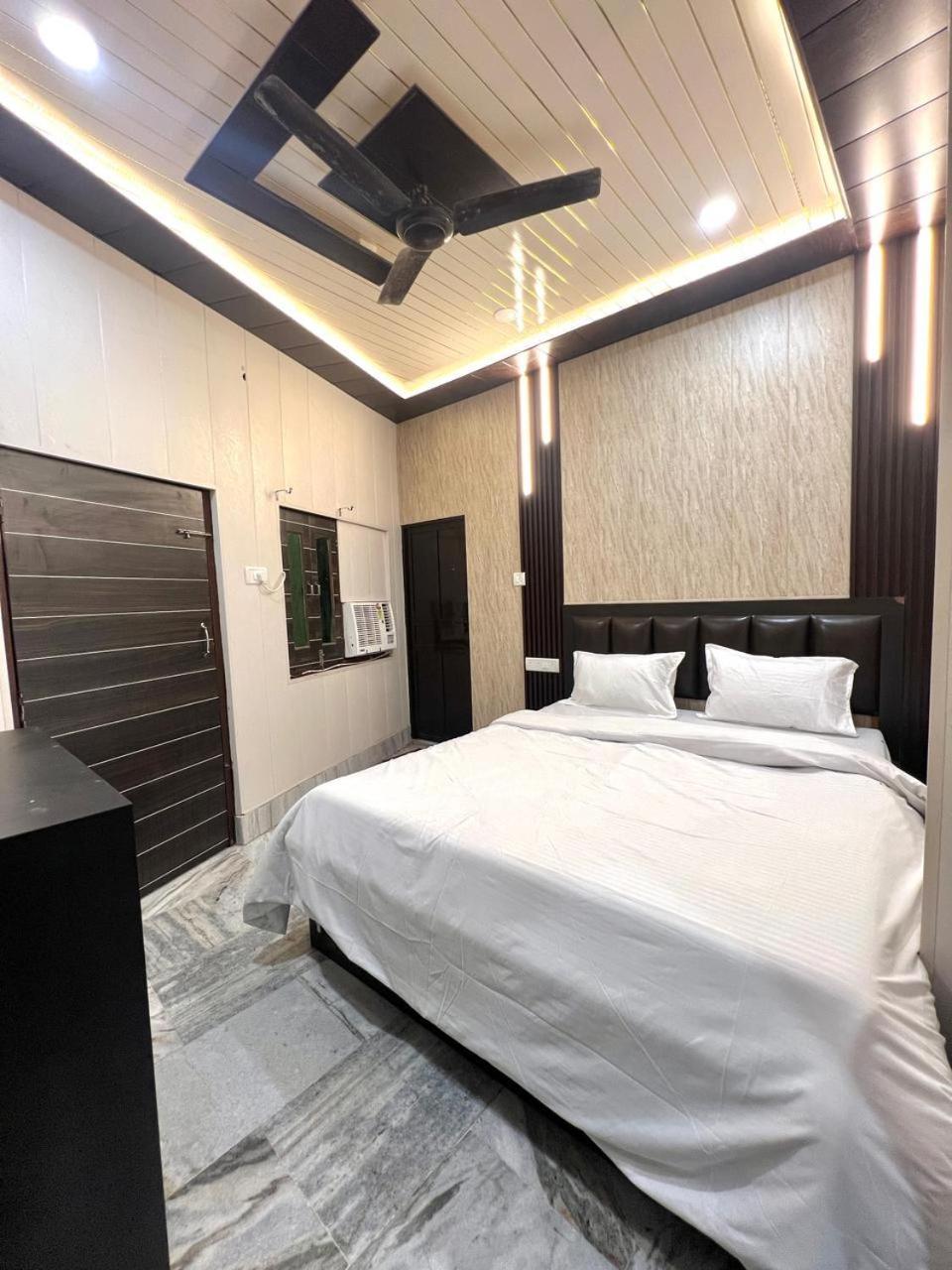 Durga P Guest House Near Harishchandra Ghat Varanasi Eksteriør billede