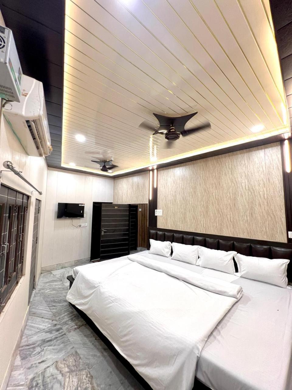 Durga P Guest House Near Harishchandra Ghat Varanasi Eksteriør billede