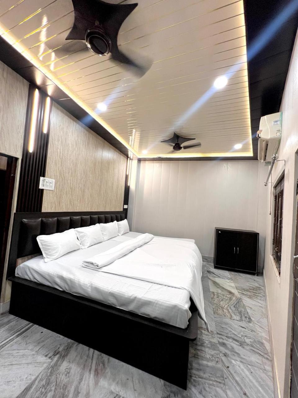 Durga P Guest House Near Harishchandra Ghat Varanasi Eksteriør billede